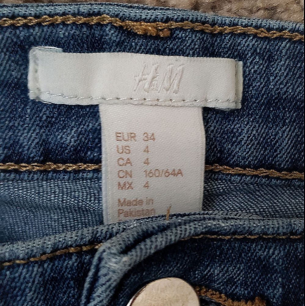 H&M Shorts - Picture 3 of 3